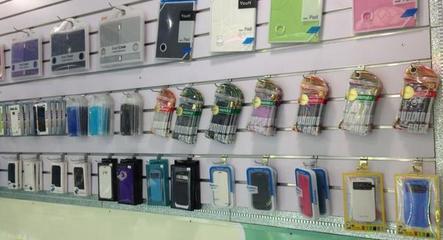 手機(jī)配件店接連關(guān)閉，自動售貨機(jī)徹底取代3C實(shí)體店